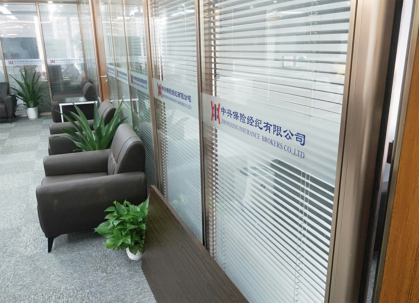 辦公室隔斷防撞噴繪制作