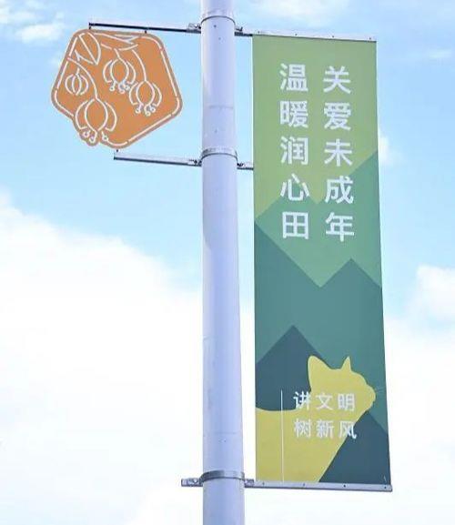 深圳燈桿旗定制、戶外電線桿燈桿道旗、雙面燈桿旗、小區(qū)燈桿廣告牌