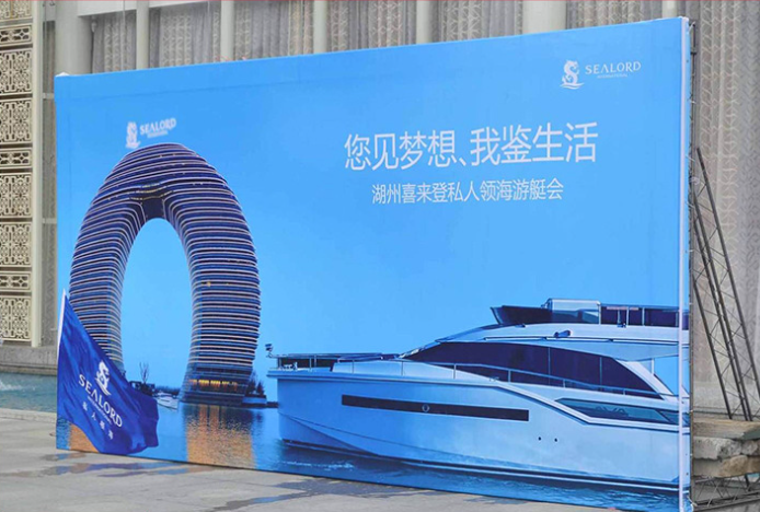 深圳戶外大型T牌廣告噴畫、圍擋廣告加厚防水防曬、550燈布噴繪、三面翻廣告