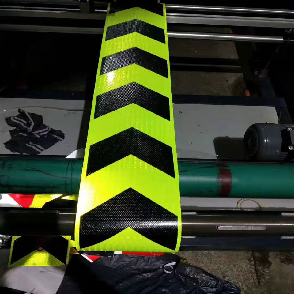 深圳工程級(jí)反光膜可噴EGP超強(qiáng)級(jí)晶彩格噴繪布交通標(biāo)志門牌白色UV打印