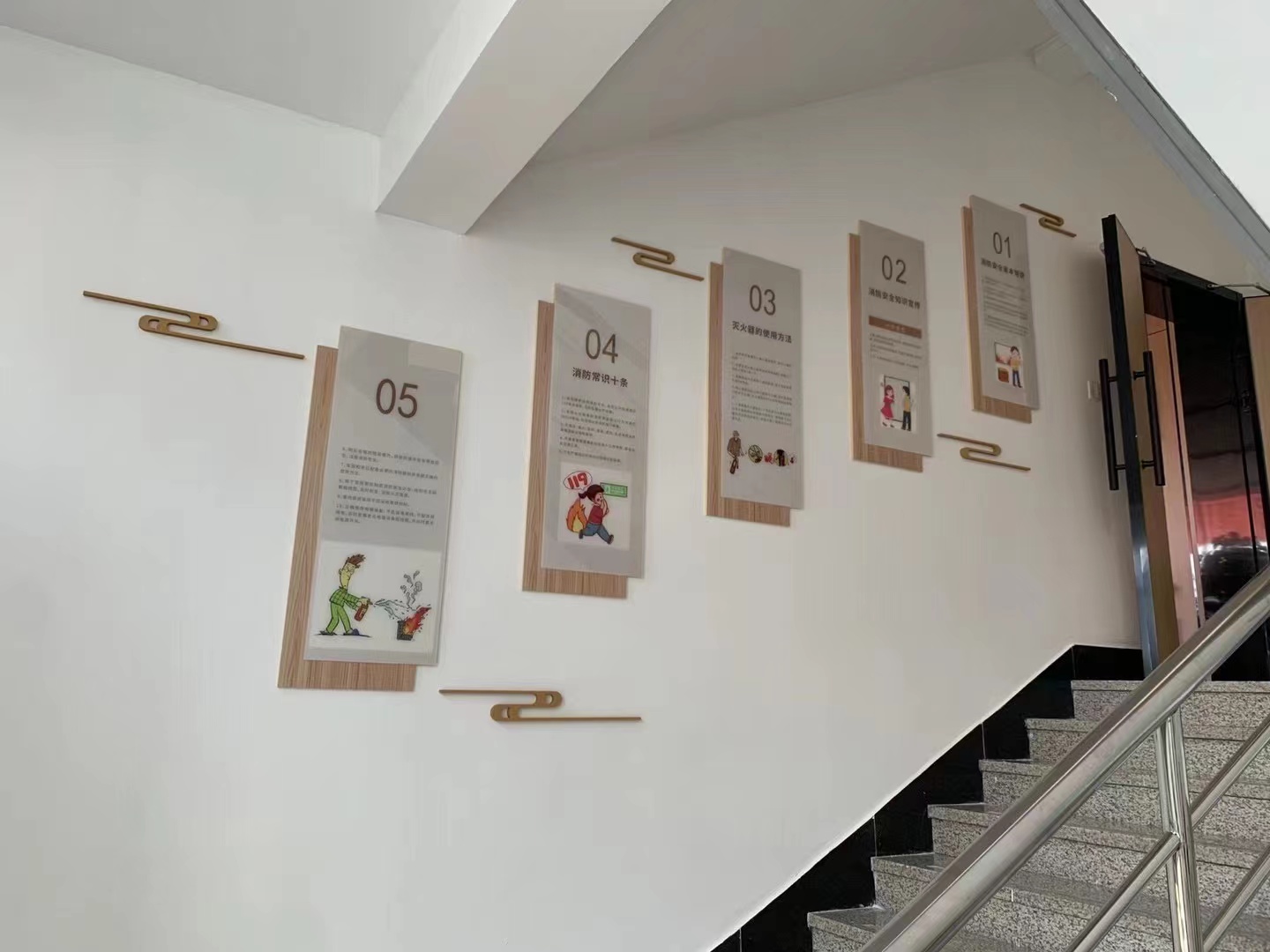 深圳平板UV打印-亞克力插袋信息公示欄、企業(yè)異型文化墻、科室牌、街道文化宣傳UV打印