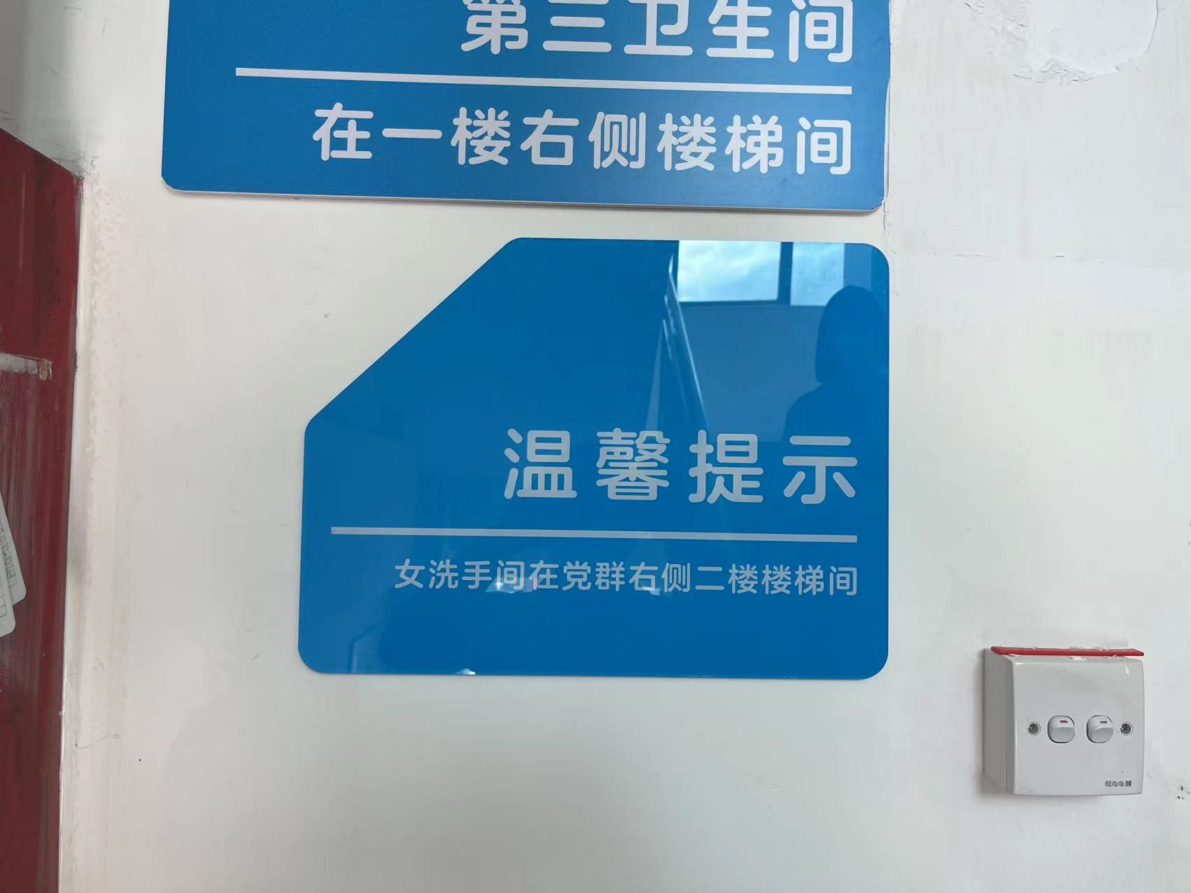 UV平板打印、木板陶瓷彩印激光雕刻、雪弗板金屬標(biāo)牌、熱彎亞克力UV、深圳加工廠